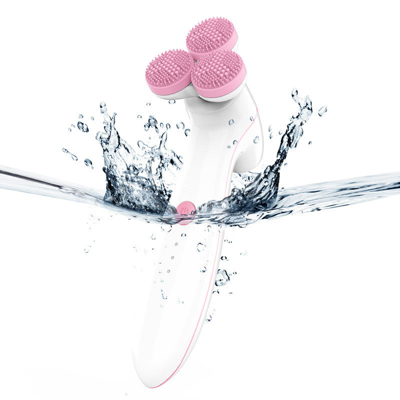 3D facial cleansing brush splashing in water, demonstrating its deep cleaning and refreshing benefits for glowing skin.